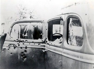 Illustration for article titled Clyde Barrow and his Ford V8